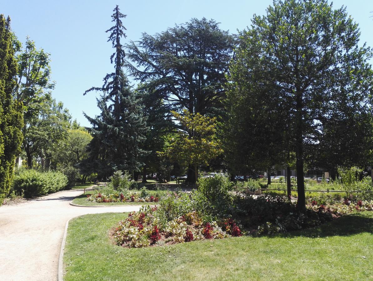 Hotel Du Square Riom Εξωτερικό φωτογραφία